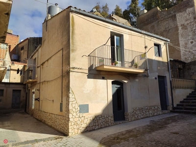 Villa in Vendita in Via Cinnirella 9 a Caltagirone