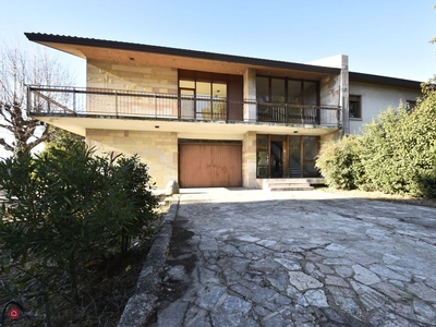 Villa in Vendita in Via de Gasperi 63 a Sant'Ambrogio di Valpolicella