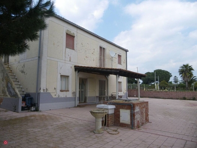 Villa in Vendita in Via Giovanni Rosiglione 5 a Caltagirone