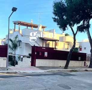 Villa in Viale La Testa , Bisceglie (BT)