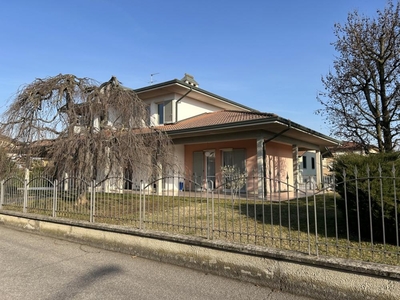 villa indipendente in vendita a Pontoglio