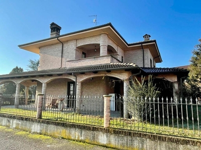 Villa singola a Castellazzo Bormida, 9 locali, 2 bagni, con box