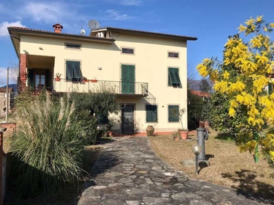 Villa Singola in Vendita ad Capannori - 750000 Euro