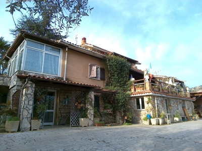 Villa singola in Via D. Birago , Guidonia Montecelio (RM)