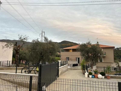 Villa Trifamiliare in Vendita ad Fosdinovo - 349000 Euro