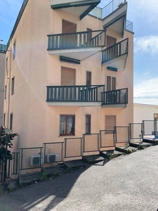 Appartamento in vendita a Salerno Ginestre / Sala Abbagnano / Panoramica / Casa Manzo