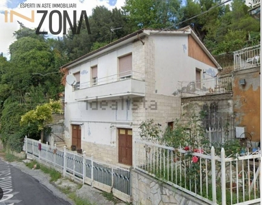 Casa indipendente con box a Ascoli Piceno