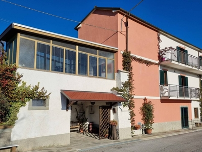 Casa semi indipendente in vendita a Fivizzano Massa Carrara Moncigoli