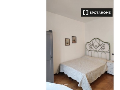 Stanza in affitto in appartamento con 5 camere da letto a Perugia