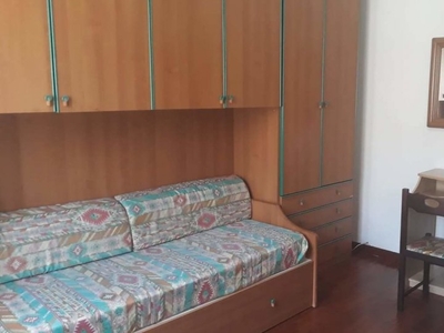 Stanze in affitto in appartamento con 2 camere da letto a Napoli