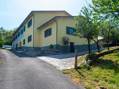 Villa Bifamiliare in vendita a Castelnuovo di Garfagnana
