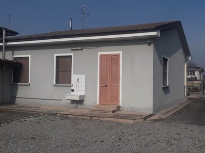 Villa in vendita a Casale Cremasco-vidolasco Cremona Vidolasco