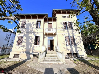Villa in Vendita in Viale Tre Martiri a Rovigo