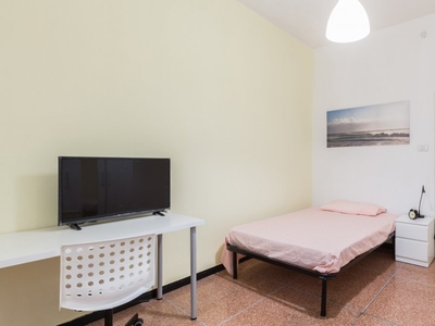 Camere in affitto appartamento con 3 camere da letto Mazzini, Bologna
