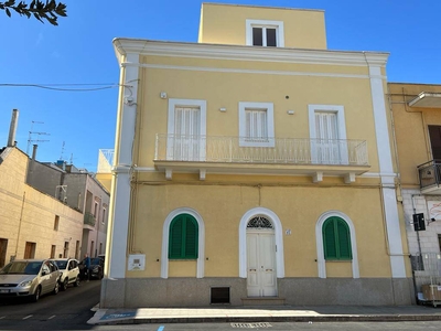 Casa semi indipendente in Corso Nazionale in zona Pezze di Greco a Fasano