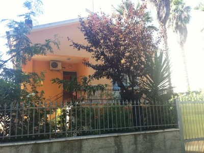 Casa singola in ottime condizioni a Montesilvano