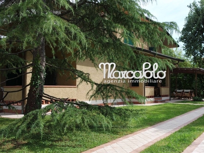 Villa arredata in affitto, Forte dei Marmi caranna