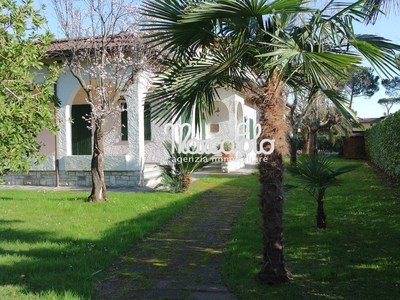 Villa arredata in affitto, Forte dei Marmi caranna