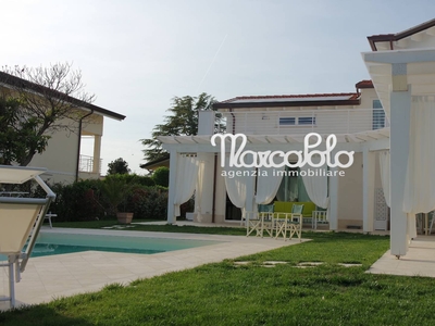 Villa arredata in affitto, Forte dei Marmi centro