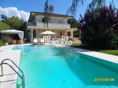 Villa arredata in affitto, Forte dei Marmi centro