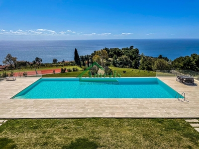 Villa vista mare a Imperia