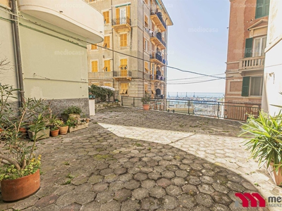 Appartamento in Via Napoli in zona Principe a Genova