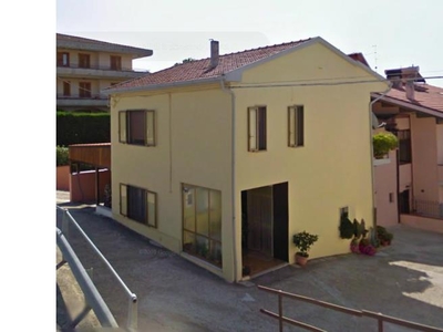 Casa indipendente in vendita a Pianella, Frazione Quercia Dell'ompiso