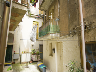 Casa indipendente da ristrutturare in localit? larderia inferiore 63, Messina