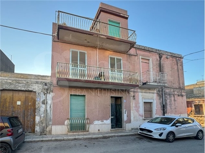 Casa Indipendente in Via Dei Mille, 28, Pachino (SR)