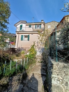 Casa semi indipendente in zona Biassa a la Spezia