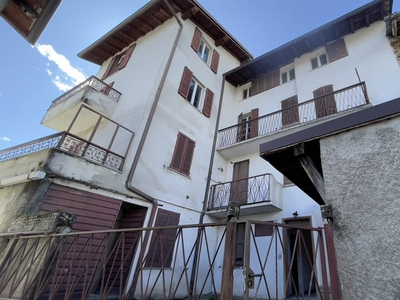 Rustico casale da ristrutturare in zona Sacco a Cosio Valtellino
