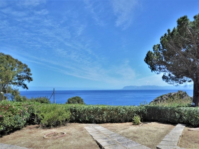 Villa Baialuce, 12 posti con magnifica vista sui F