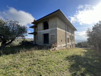 Villa nuova a Paduli - Villa ristrutturata Paduli