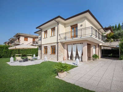 Villa Viola-Comoda villetta a Caprino Veronese