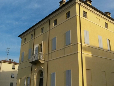 Palazzo in vendita a Parma Montanara