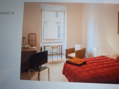 Stanze in affitto in appartamento con 3 camere da letto a Milano, Roma