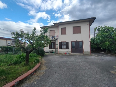 Villa Bifamiliare con giardino, Altopascio le spianate