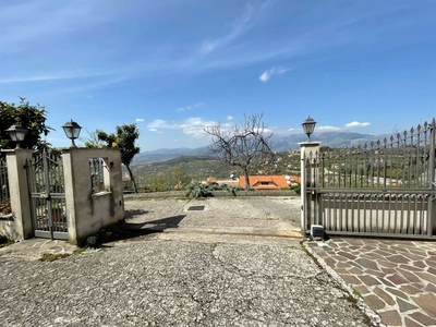 Villa bifamiliare in vendita a Arpino Frosinone