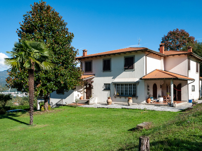 Villa con giardino a Castelnuovo di Garfagnana