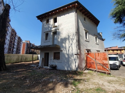 Villa in vendita a Milano Famagosta