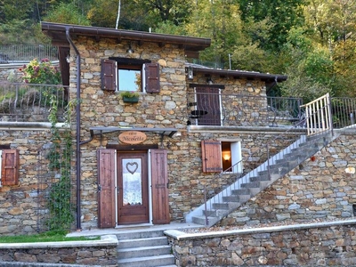 Confortevole casa a Pianello Del Lario con giardino e terrazza