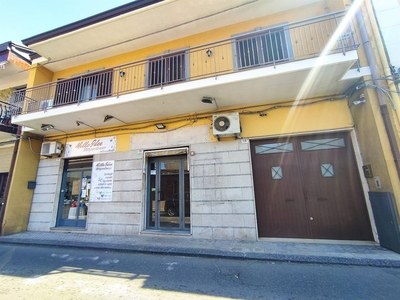 Affitto Negozio, in zona CANALICCHIO / L. DA VINCI / P.ZZA DELL'OVA, CATANIA