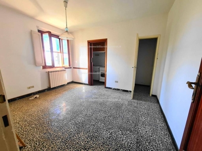 Appartamento (4 locali + bagno) al Piano Secondo ed Ultimo, oltre Magazzino e porzione di Resede...