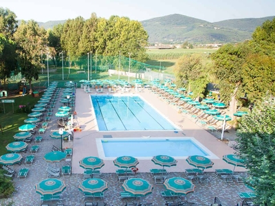 Appartamento a Luni Mare con giardino e piscina