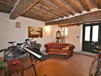 Appartamento in Vendita a Lucca, 600'000€, 200 m², arredato