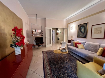Appartamento in Vendita a Lucca, zona Sant'Anna, 299'000€, 115 m², arredato, con Box