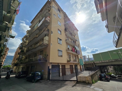Appartamento in Via Raffaele Cavallo 15 in zona Carmine a Salerno