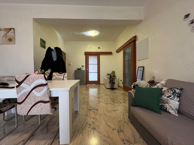 Bilocale in Affitto a Catanzaro, zona Rione De Filippis, 450€, 70 m², arredato