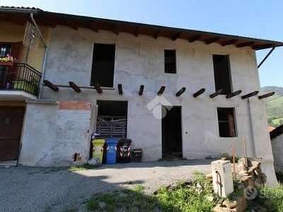 CASA SEMINDIPENDENTE A VAL DELLA TORRE