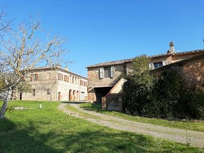 Complesso immobiliare panoramico con ampio terr...